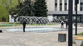 Новости » Общество: В Керчи запустили первый фонтан - он заработал у ДК «Корабел»