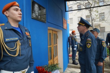 Новости » Общество: В Керчи открыли мемориальную доску Павлу Ярмоленко в пожарной части
