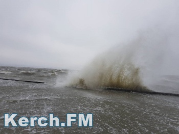 Новости » Общество: В Крыму еще на два дня объявлено штормовое предупреждение из-за сильных ливней и ветра