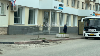 Новости » Общество: Водители просят оградить ямы на дороге по Свердлова