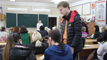 Новости » Общество: Родителям керченских школьников помогали проголосовать за благоустройство территории