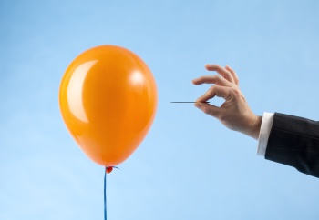 Новости » Общество: Администрация Керчи просит не продавать воздушные шары 8 и 9 мая