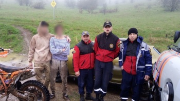 Новости » Общество: Крымские спасатели эвакуировали 4 туристов с плато горы Ай-Петри