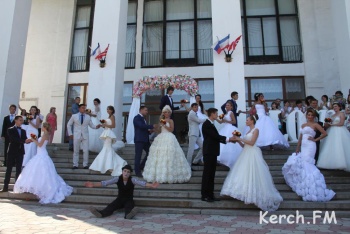 Новости » Общество: Большинство крымчан поддержало инициативу о выплатах за продолжительный брак