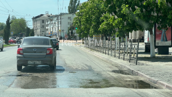 Новости » Общество: На Кирова более недели не могут устранить порыв