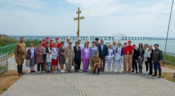 Новости » Общество: В крепости Керчь открыли барельеф Эдуарду Тотлебену