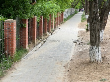 Новости » Общество: Еще часть тротуара восстановили после замены водовода в Аршинцево
