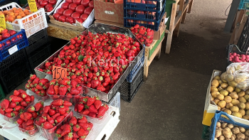 Новости » Общество: Обзор цен на овощи и фрукты на рынке около СРЗ на 23 мая
