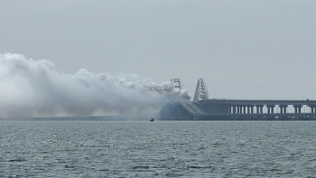 Новости » Общество: Крымский мост в дыму: идут учения  (фото, видео)