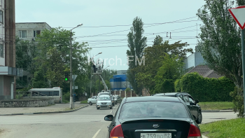 Новости » Общество: На улице Фурманова перекрыли часть одной полосы