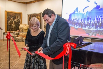 Новости » Общество: Виртуальный концертный зал открыли в Картинной галерее Керчи