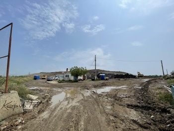 Новости » Общество: Вместо мусорного полигона в Керчи теперь гора переработанного грунта