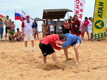 Новости » Общество: В Керчи прошел первый чемпионат по пляжному самбо