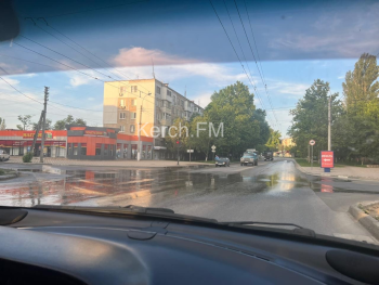Новости » Общество: Водой затопило еще одну дорогу в Керчи
