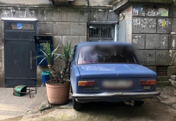 Решил по синьке прокатиться: в Крыму на угнанном авто врезались в стену магазина