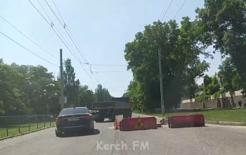 Новости » Общество: На повороте с Кокорина на Вокзальное шоссе в Керчи проводят дорожные работы