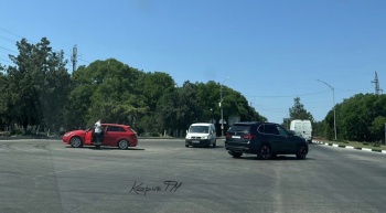 Новости » Криминал и ЧП: На перекрестке Чкалова - Куль-Обинское шоссе в Керчи произошло ДТП