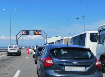 Новости » Общество: Пробка на Крымский мост достигла 5 километров