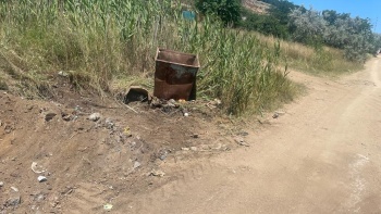 Администрация Керчи отчиталась об уборке мусора на пляже в Аршинцево