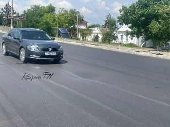 На Чкалова в Керчи провалилась новая асфальтированная дорога