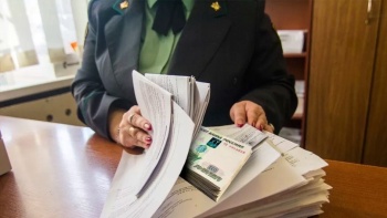 Крымских чиновников обязали сообщать о попытках дать им взятку