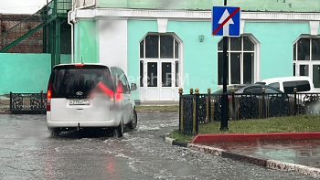 Новости » Общество: Дороги Керчи начинает подтапливать из-за дождя