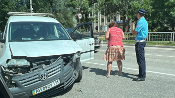Новости » Криминал и ЧП: На пересечении Казакова и Войкова произошла авария