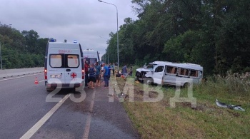 Пассажирский микроавтобус Симферополь – Латвия в 5 утра  в субботу попал в ДТП на Кубани