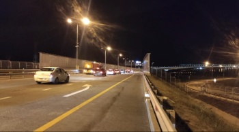 Движение по Крымскому мосту открыли сразу после полуночи