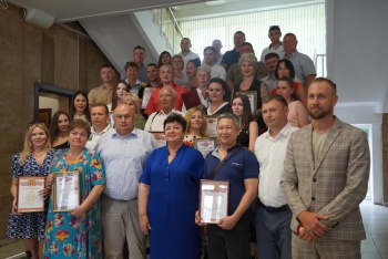 Новости » Общество: В Керчи наградили 40 работников торговли