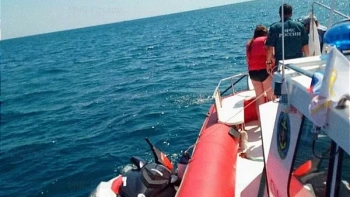 Новости » Общество: В Крыму в море с неисправного гидроцикла спасли двух человек