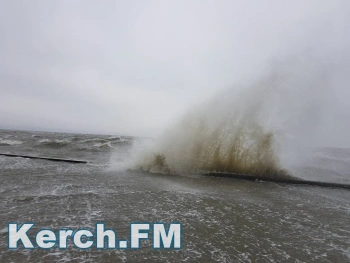 Новости » Общество: На Крым надвигается ураганный ветер и сильные ливни