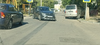 Новости » Криминал и ЧП: Напротив Солнечного сквера в Керчи произошло ДТП