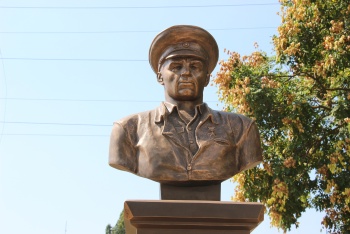 Новости » Общество: В Керчи открыли памятник Герою Советского Союза