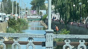 Новости » Общество: Продолжается очистка русла реки Мелек-Чесме в Керчи