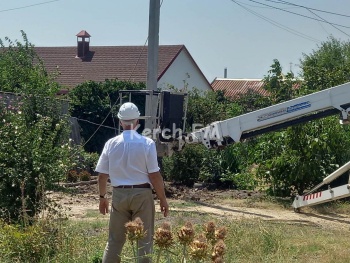 Новости » Общество: Крымэнерго подключил к электроэнергии новую насосную будущего водовода на Жуковку - Маяк  в Керчи