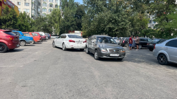 Новости » Криминал и ЧП: На парковке около супермаркета в Керчи произошло ДТП