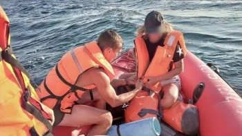 Новости » Общество: В Судаке спасли унесенную на катере в море женщину и ее застрявшую на скале семью