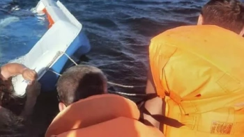 Новости » Общество: В Крыму спасли мужчину с ребенком с затонувшего катера