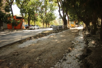 Новости » Общество: В Керчи до конца года планируют обновить около 25 км тротуаров