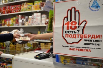 В Крыму оштрафовали работницу магазина, продавшую алкоголь подростку