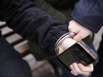 Новости » Криминал и ЧП: Крымчанин украл у 16-летнего подростка смартфон и сдал его в ломбард