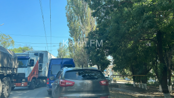 На Вокзальном шоссе автомобили с трудом разъезжаются