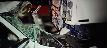 Новости » Криминал и ЧП: В Крыму «Hyundai Solaris влетел в грузовик, водитель легковушки погиб