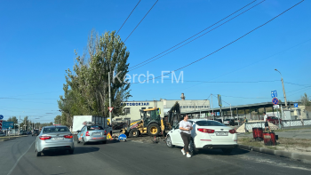 Новости » Общество: В Керчи перекрыли частично въезд на ул. Гайдара