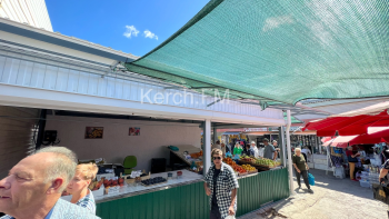 Новости » Общество: На центральном рынке Керчи благоустроили места для торговли овощами и фруктами