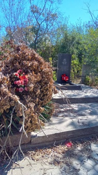 Новости » Общество: На старом городском кладбище Керчи все в горах мусора