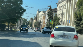 Новости » Общество: Провалы на центральных дорогах Керчи заасфальтировали
