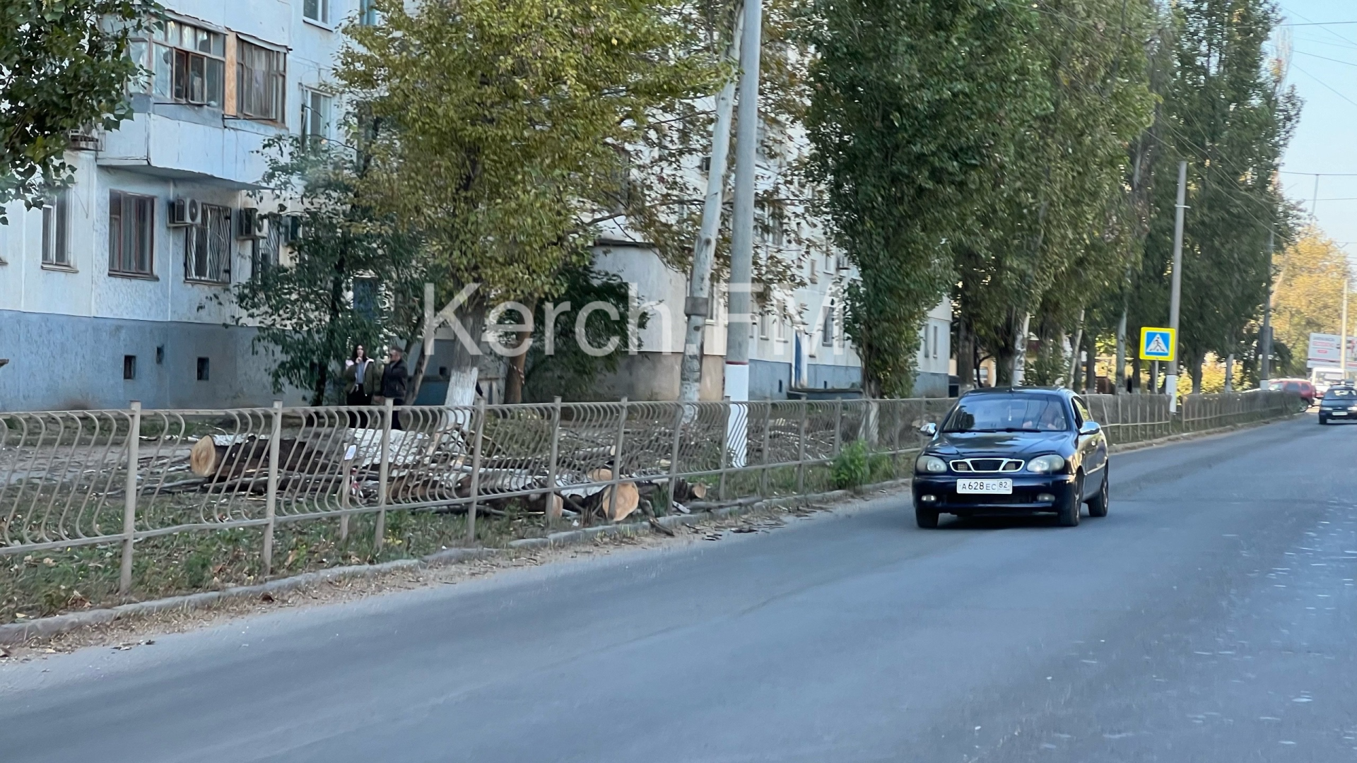 На Вокзальном шоссе спилили аварийные тополя » Керчь.ФМ