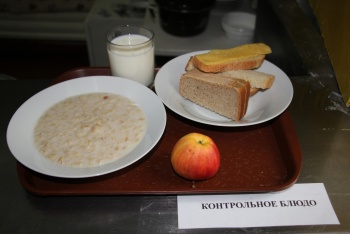 Новости » Общество: Власти Керчи проверили, чем кормят учеников в школе №10